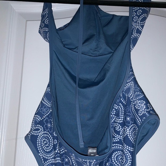One piece bathing suit - Picture 3 of 3